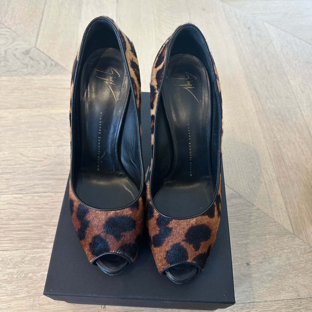 Giuseppe Zannoti Leopard Pumps
